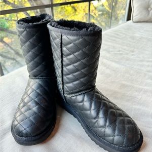UGG Classic Black Leather and Sheepskin Quilted Boot size 7
